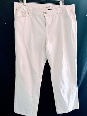 Apt 9 White Straight-Leg Capri Pants Sz 16